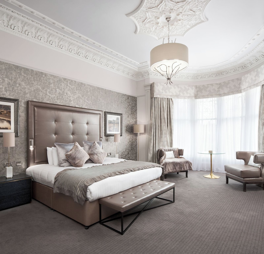 PREMIUM, EXECUTIVE, SUITE