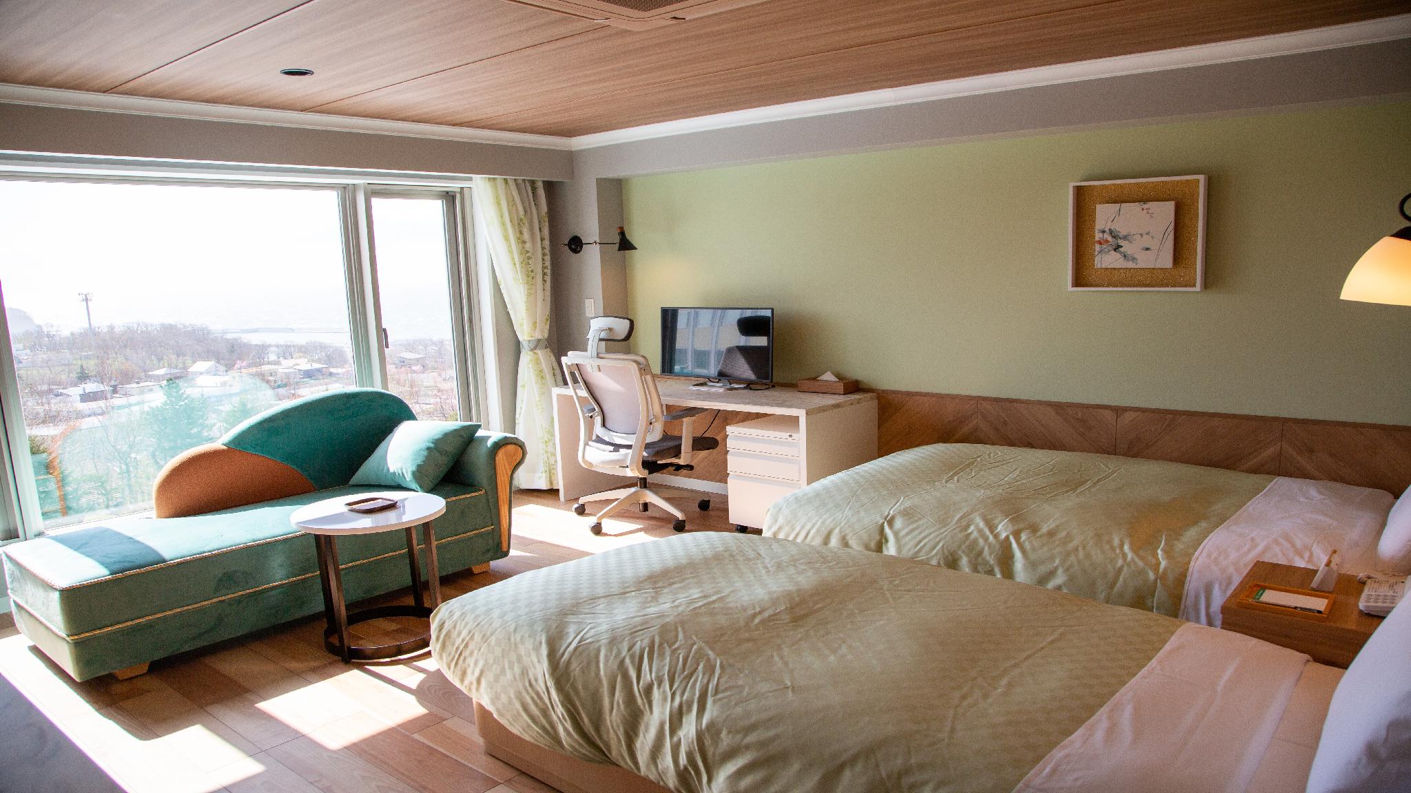 Western, Twin Beds, East Wing