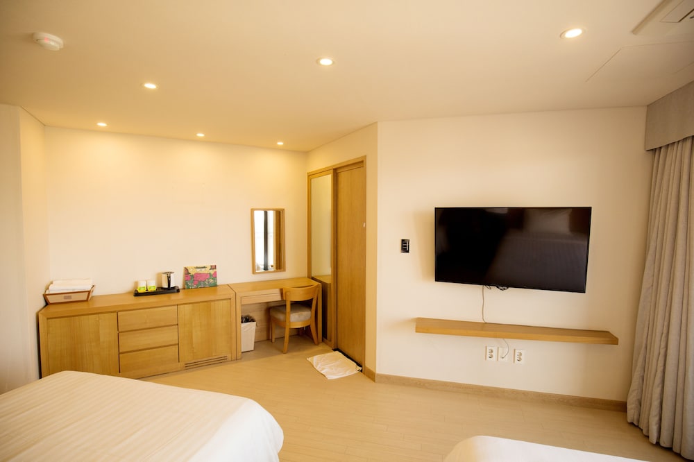 BK HOTEL JEJU 35/50