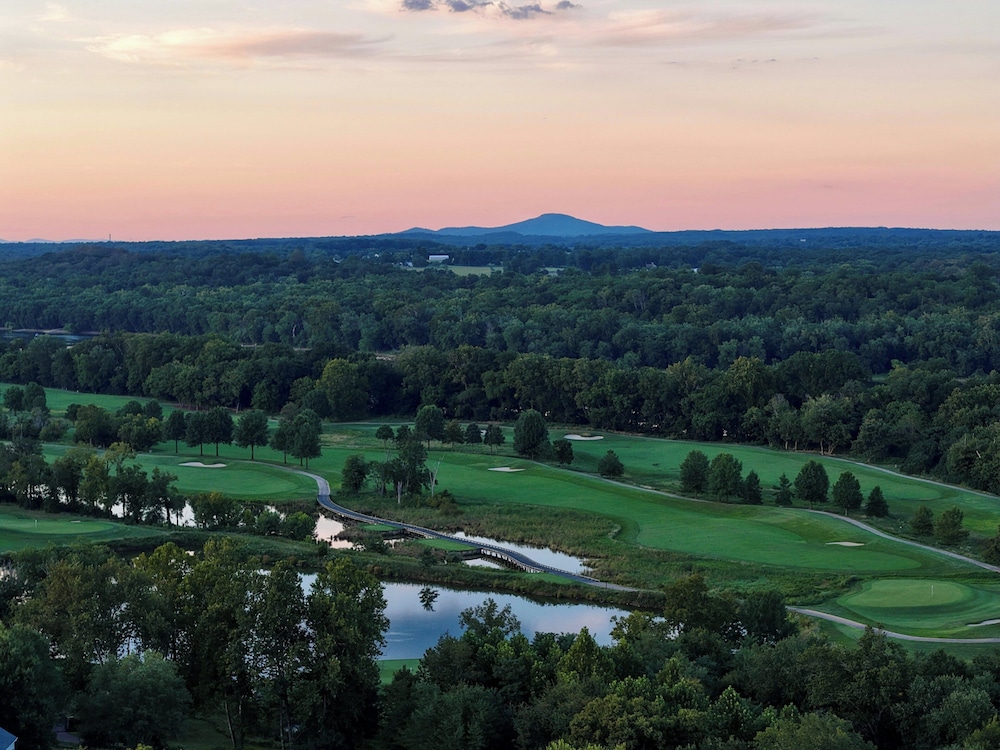 Lansdowne Resort And Spa 69/73