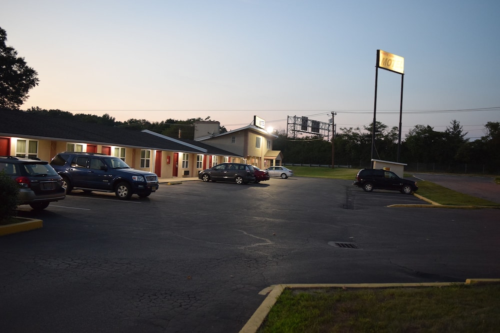 White Oaks Motel Pennsville Carneys Point 36/41