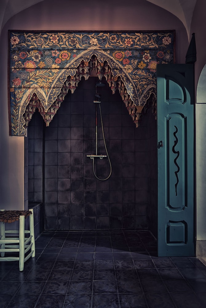 Riad Kbour & Chou 27/50