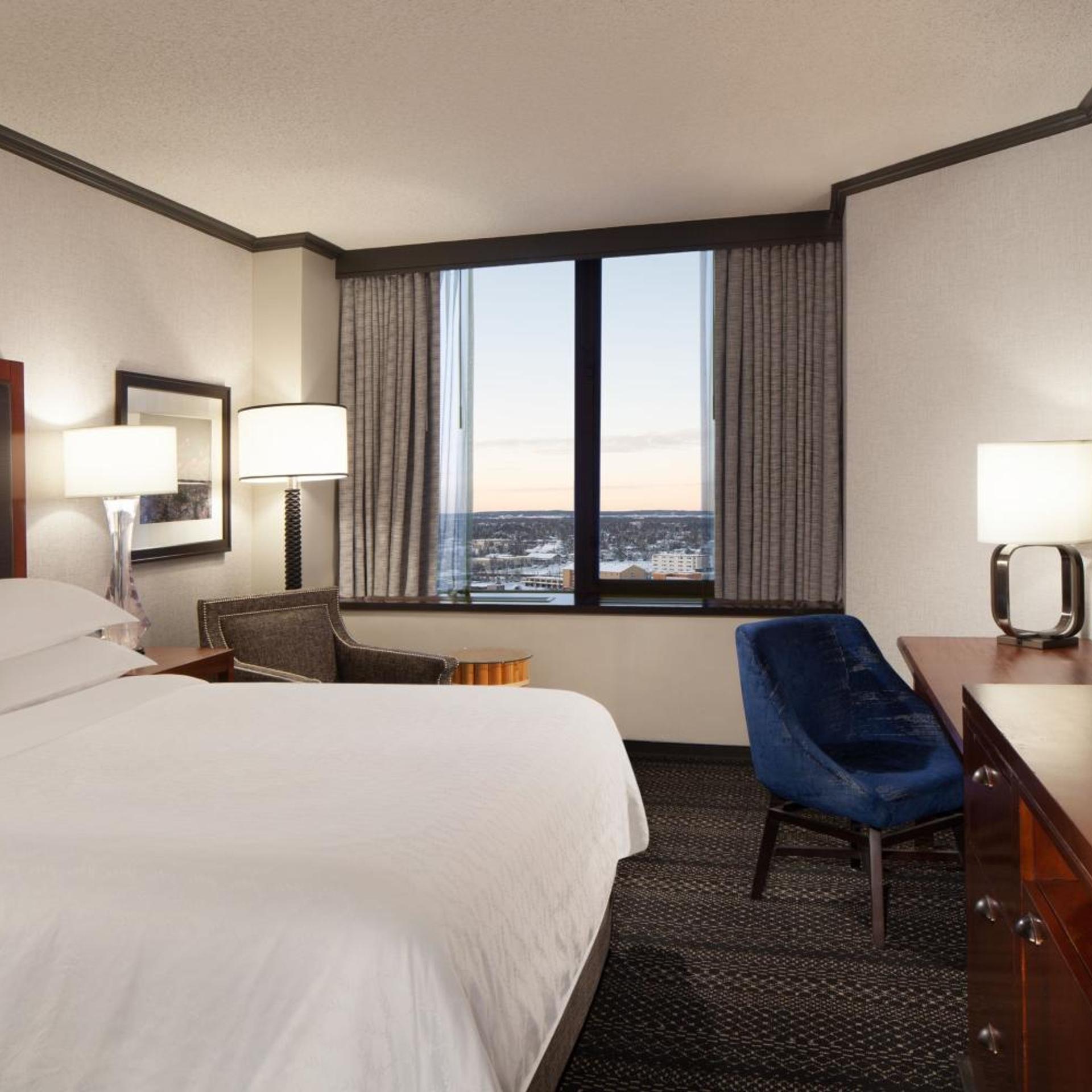 Guest Room, Deluxe, King Bed, Mountain or Bay View, High Floor, Sheraton Anchorage Hotel 2/7