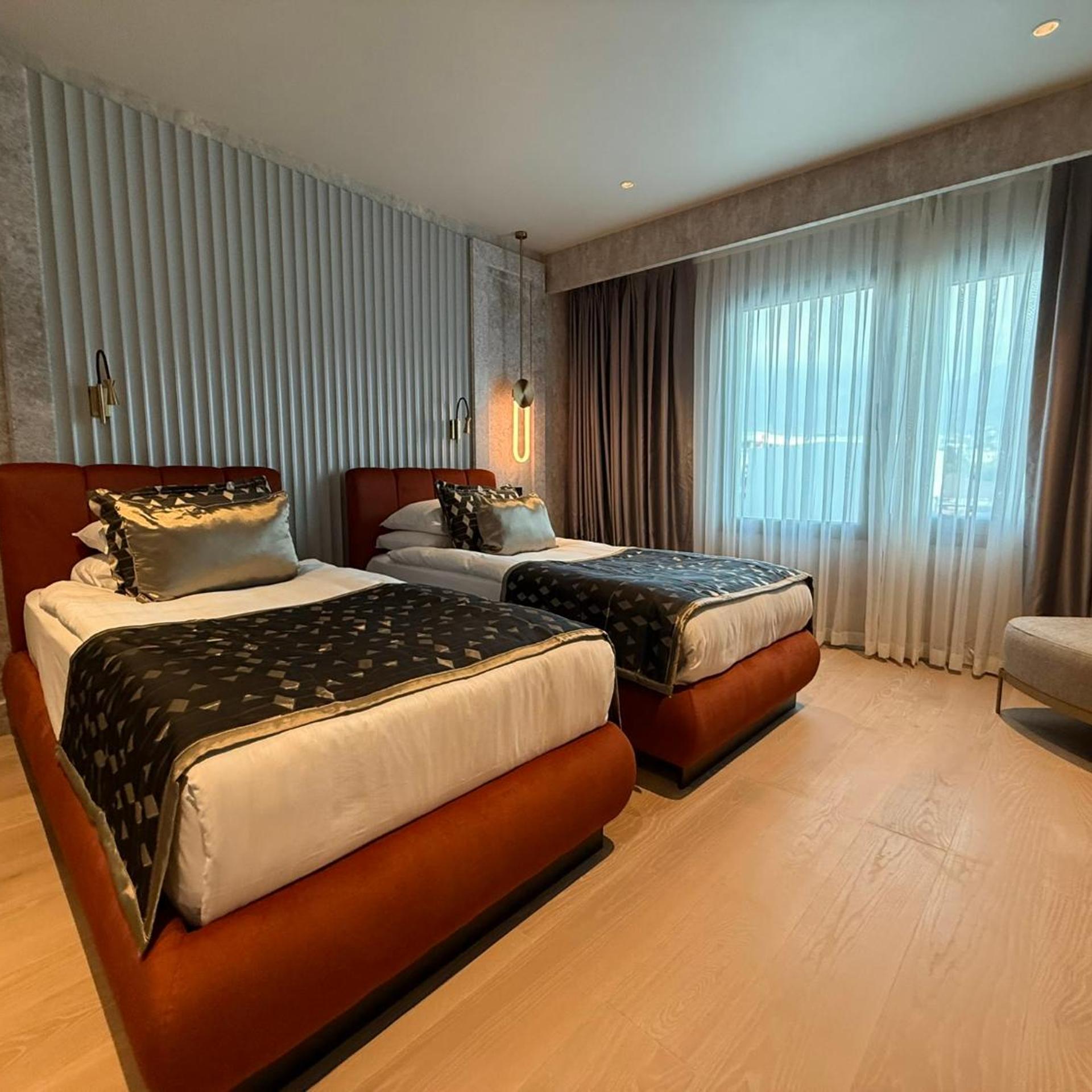 Rocks Hotel Casino 20/64