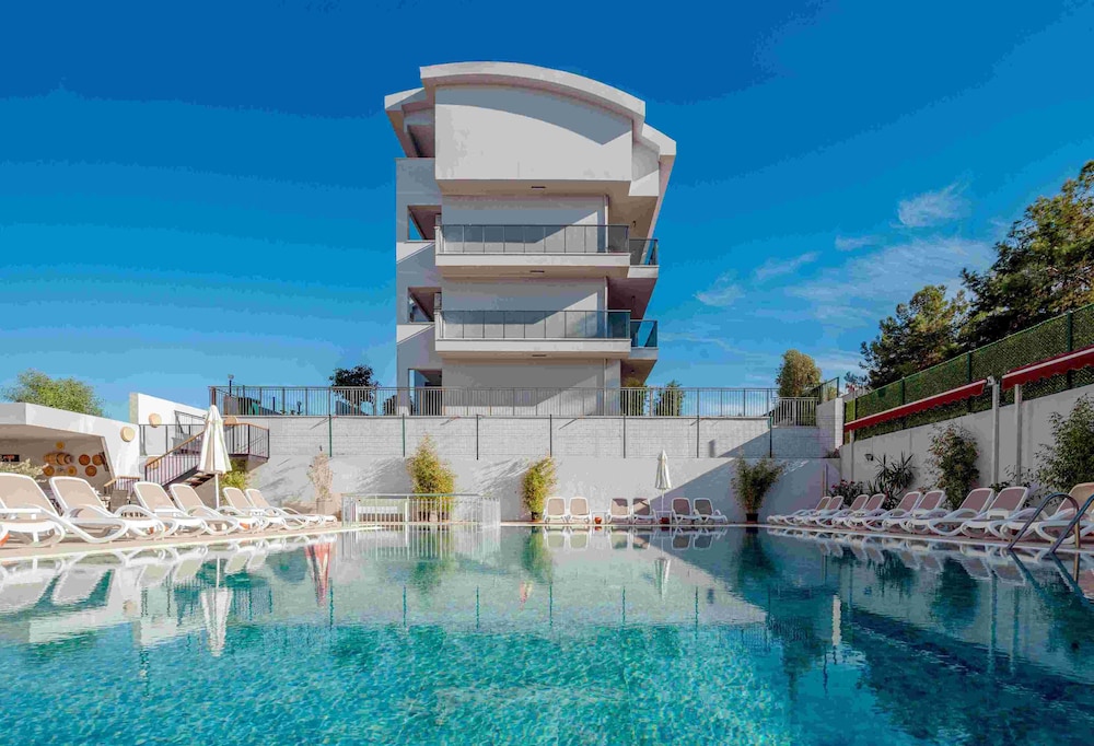 A Hotel Side 26/54