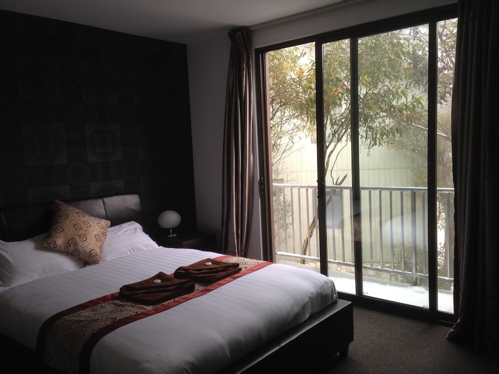DUCK INN MT BULLER 10/61