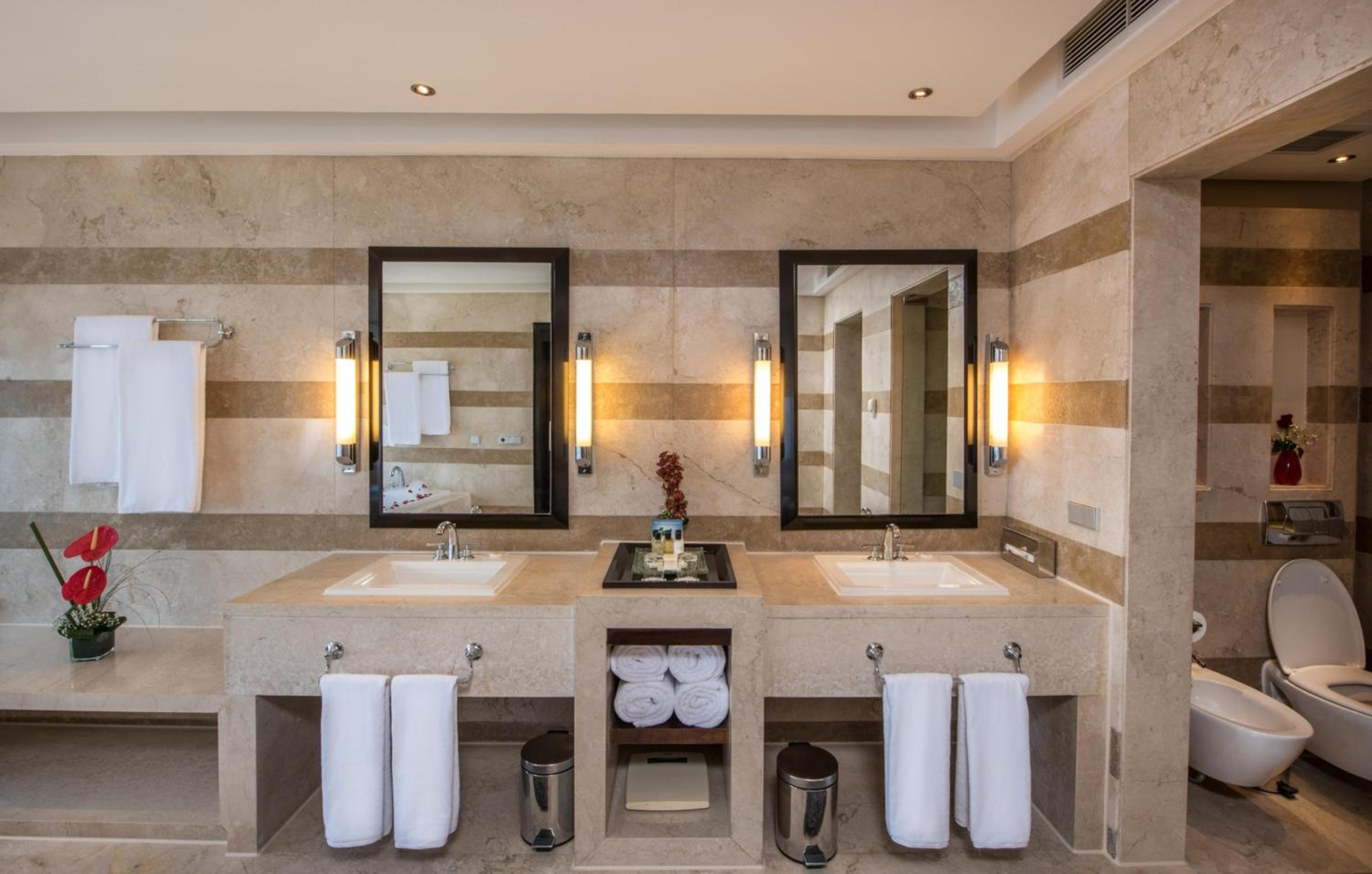 Infinity, Suite, Reef Oasis Blue Bay Resort and Spa 5/5