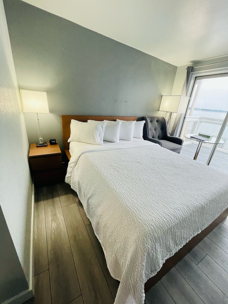 Tides Inn Suites 11/75