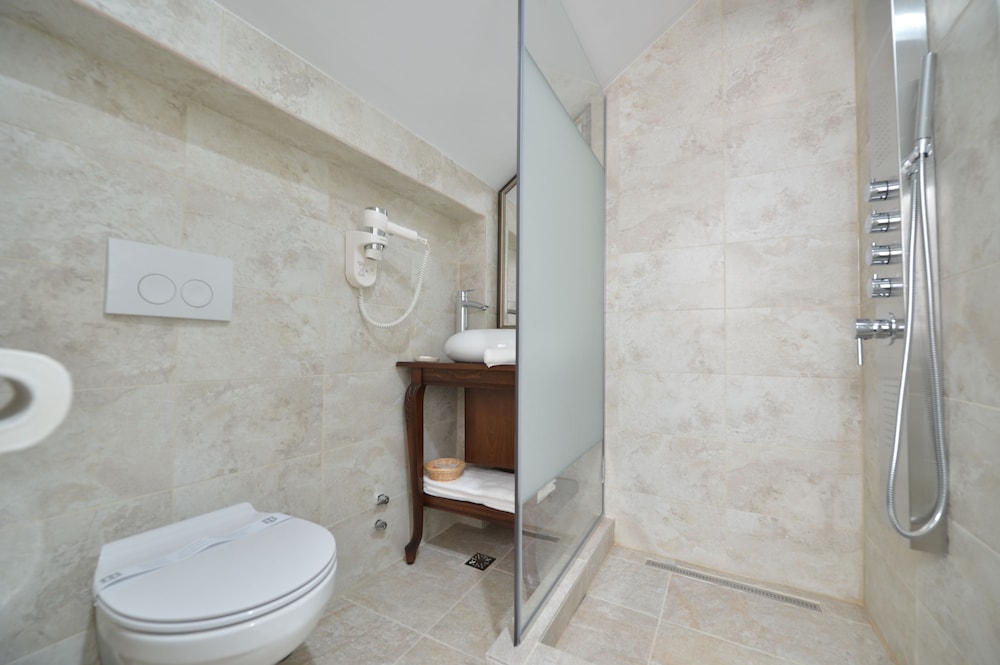 Noblesse Boutique Hotel 15/57