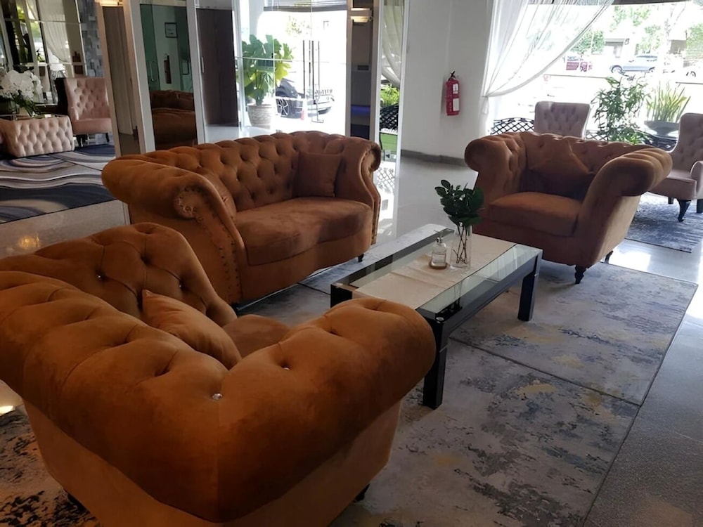 Desa Queenspark Hotel 44/77