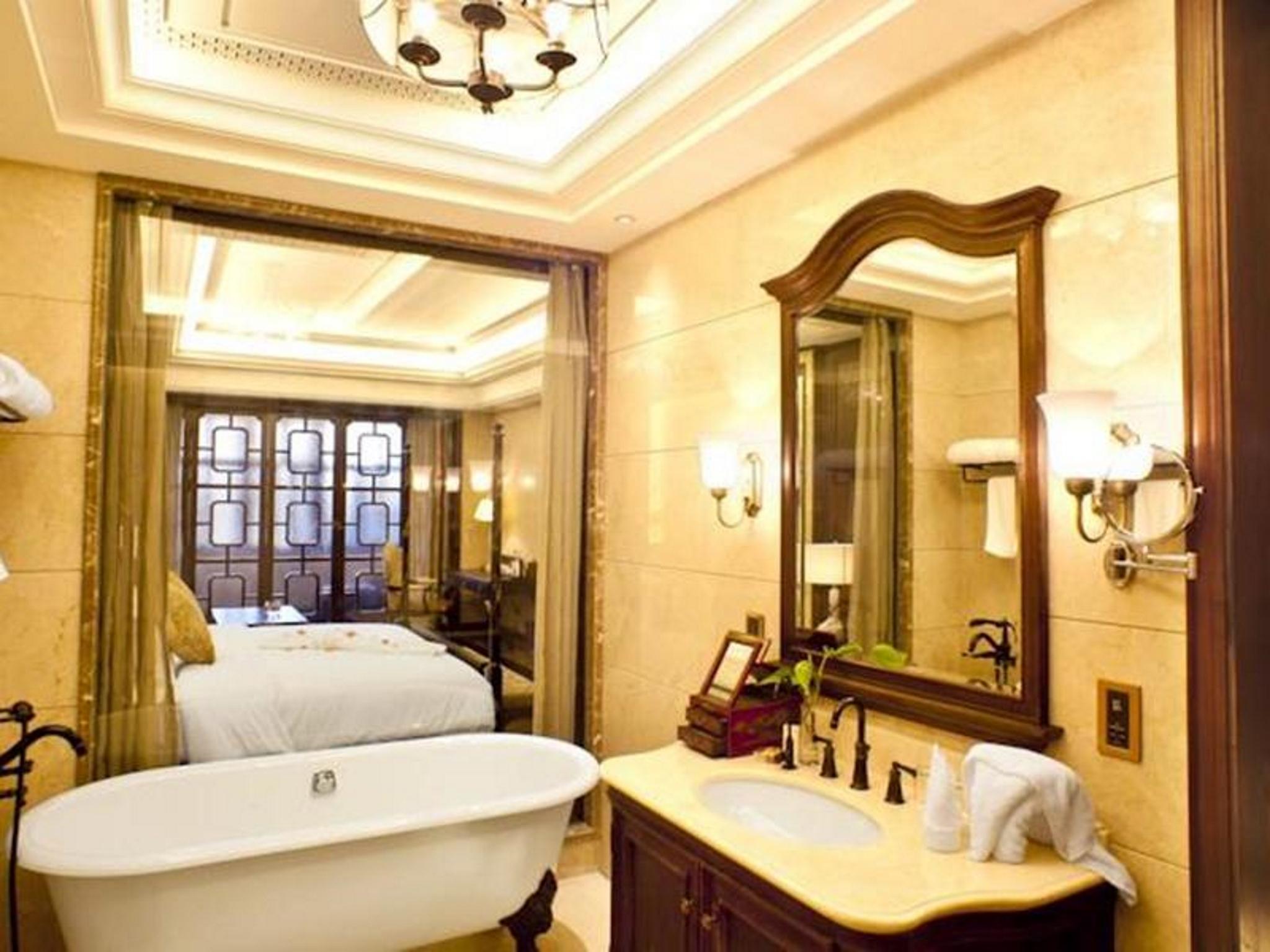 Dockside Boutique Hotel 66/69