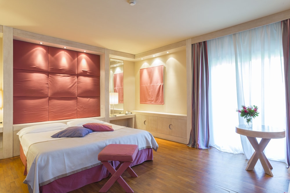 Mercure Tirrenia Green Park 18/50