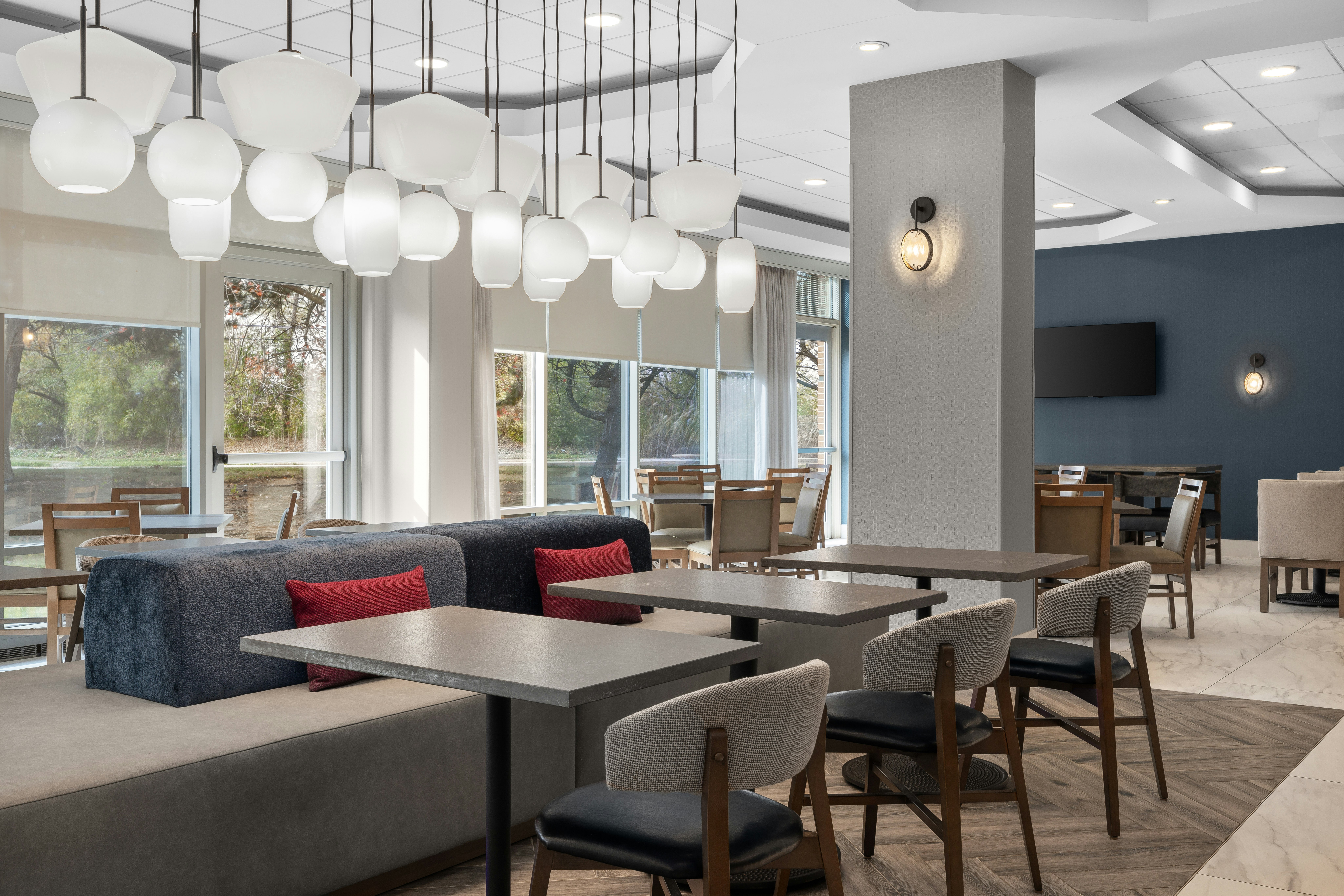 Hampton Inn and Suites Downers Grove Chicago 23/41