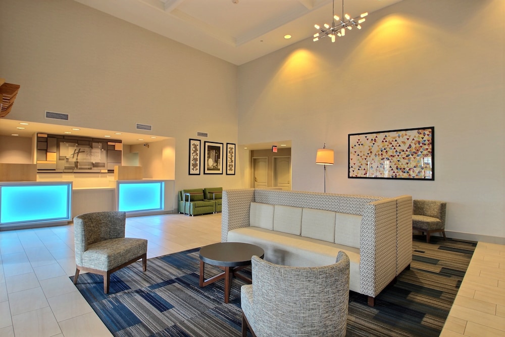 Holiday Inn Express Hotel And Suites Milwaukee Airport 47/74
