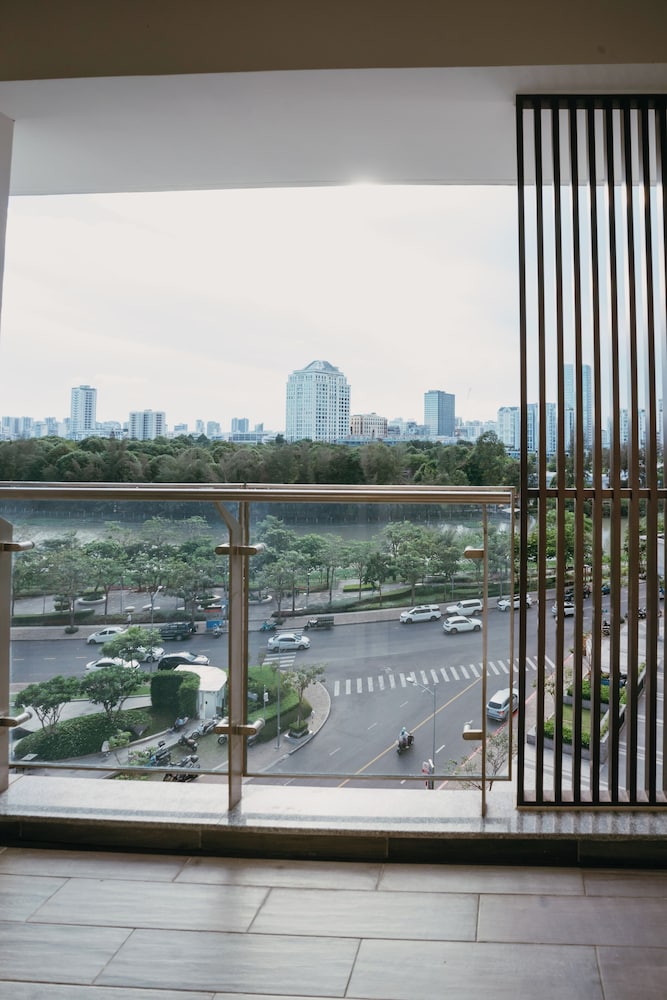 Midtown Premium Apartments 23/40