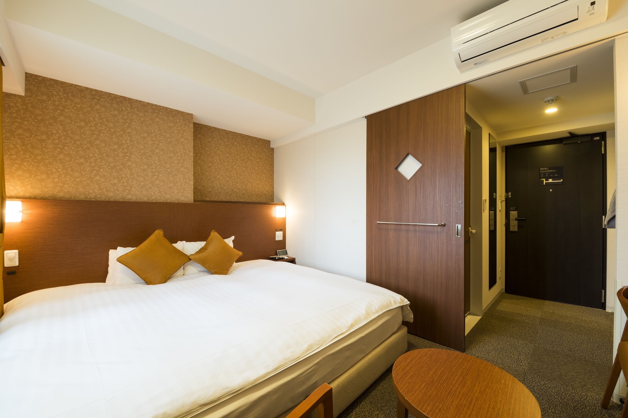 ROOM, KING BED