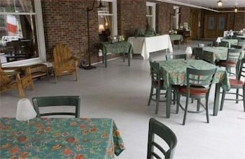 The Pines Inn Lake Placid 33/41