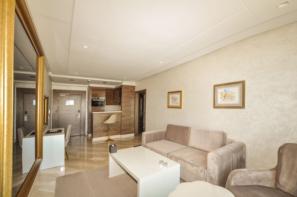 Suite Hotel Casa Diamond 24/50