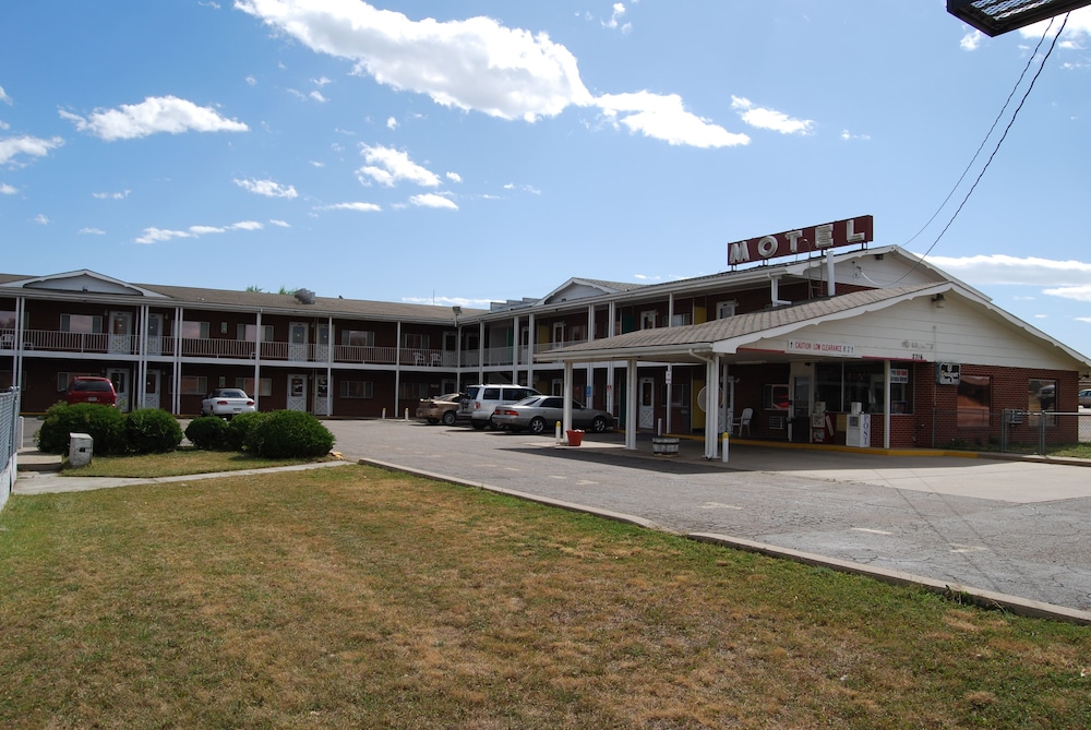Budget Host 254 Inn Loveland 1/28