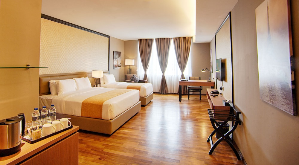 MILLESIME HOTEL 10/35