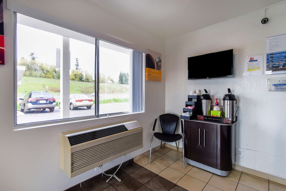 Motel6 Kelso, WA - Mt. St. Helens 38/45