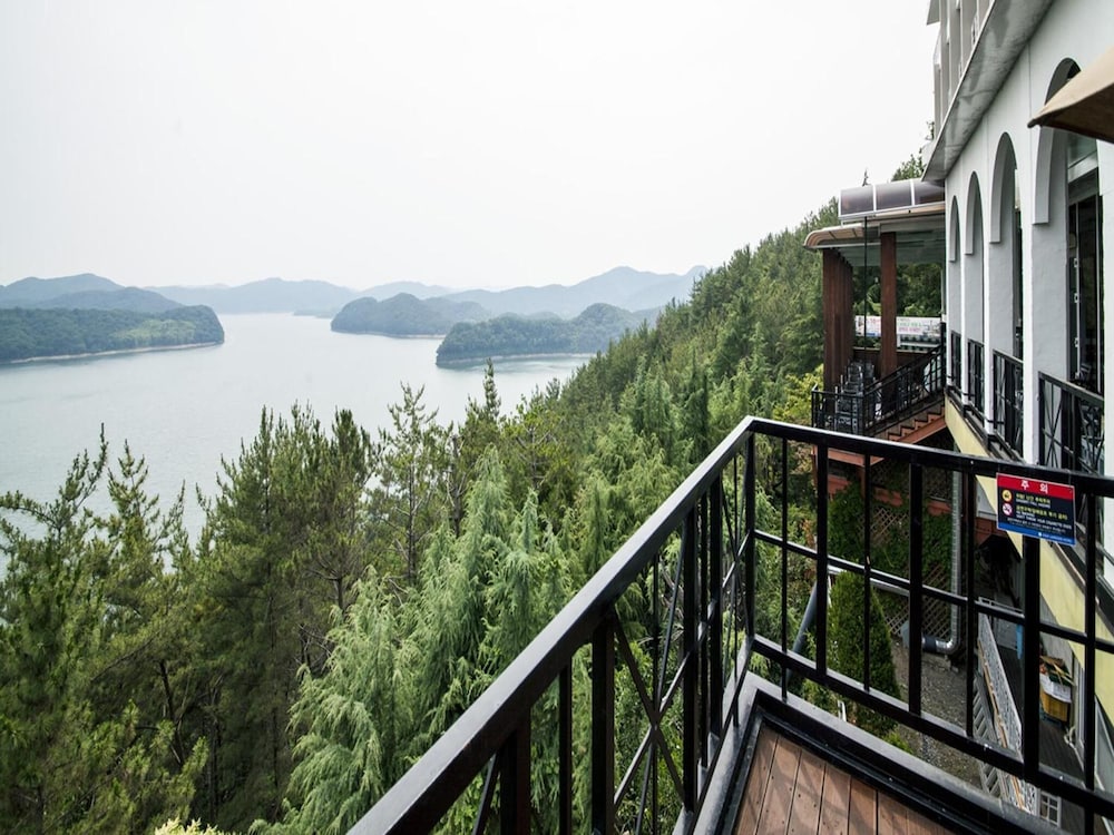 Asia Lakeside Hotel 5/50