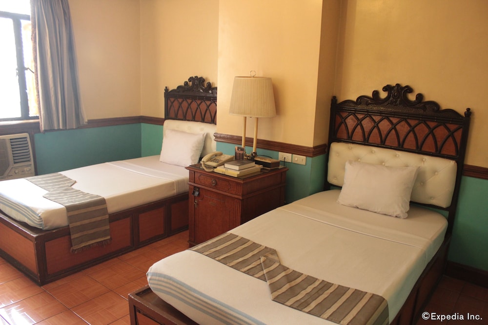 Camelot Hotel Quezon City powered by Cocotel 15/75