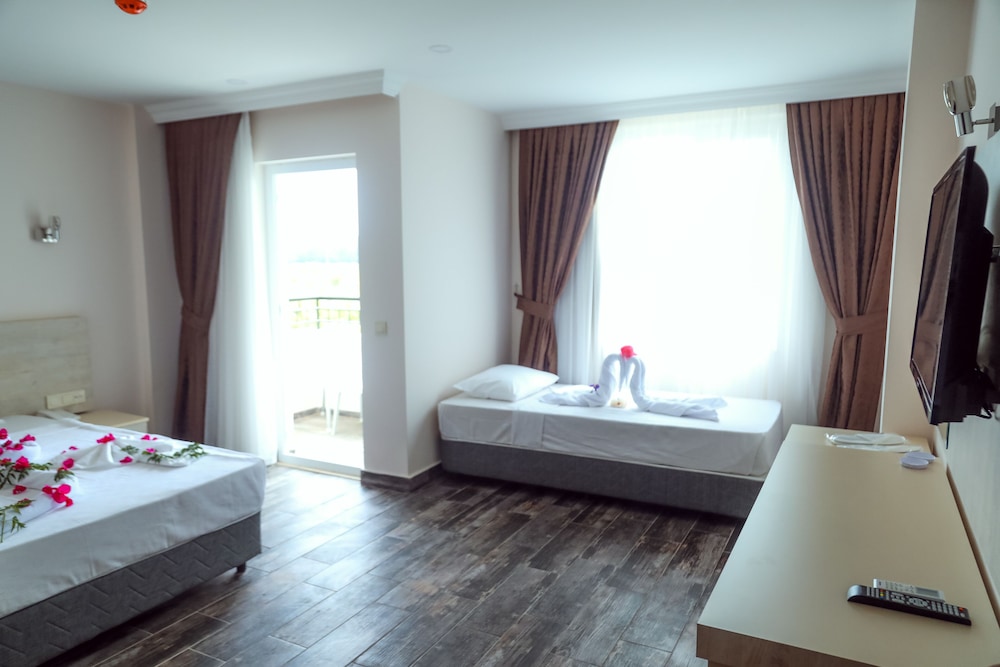 Dream Town Hotel & Restaurant 4/50