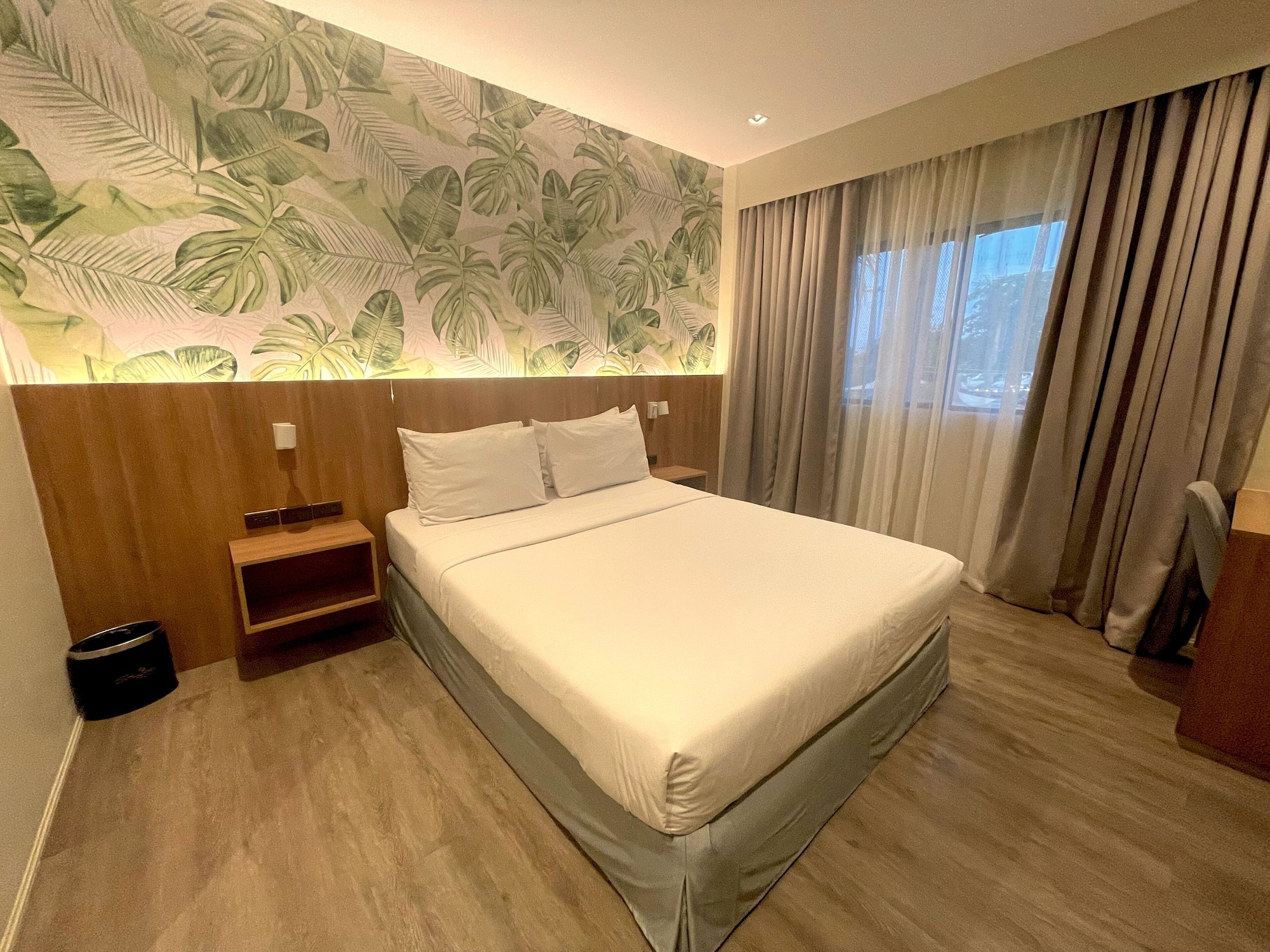 SENIOR, DOUBLE BED, ACCESSIBLE