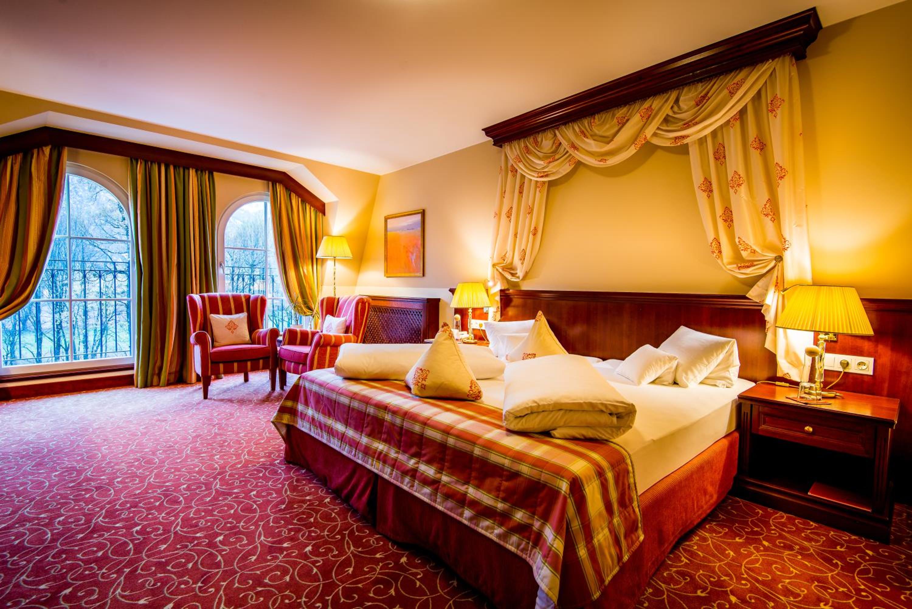 Room, King Bed, Mountain View, French Balcony