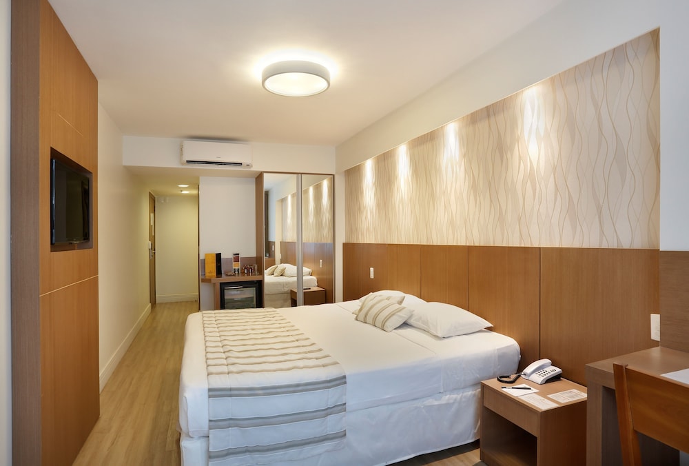 Mirasol Copacabana Hotel 8/30