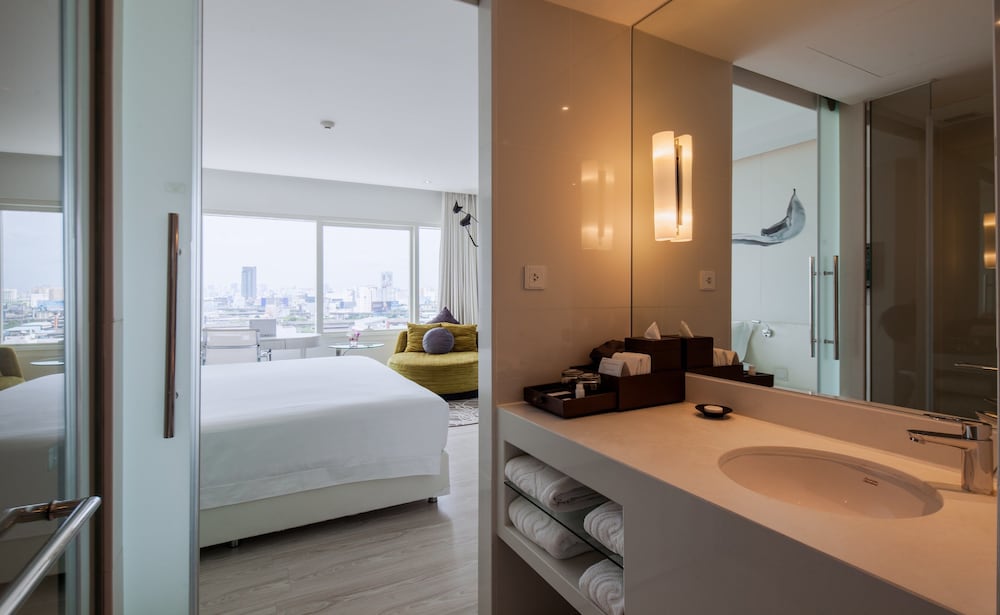 Centara Watergate Pavilion Hotel Bangkok 40/87