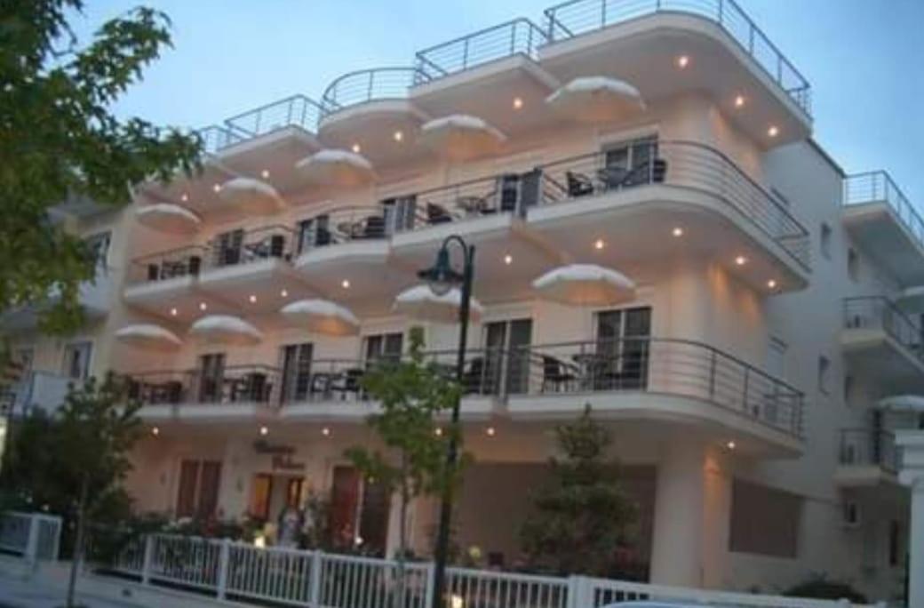 Christina Hotel 2/50