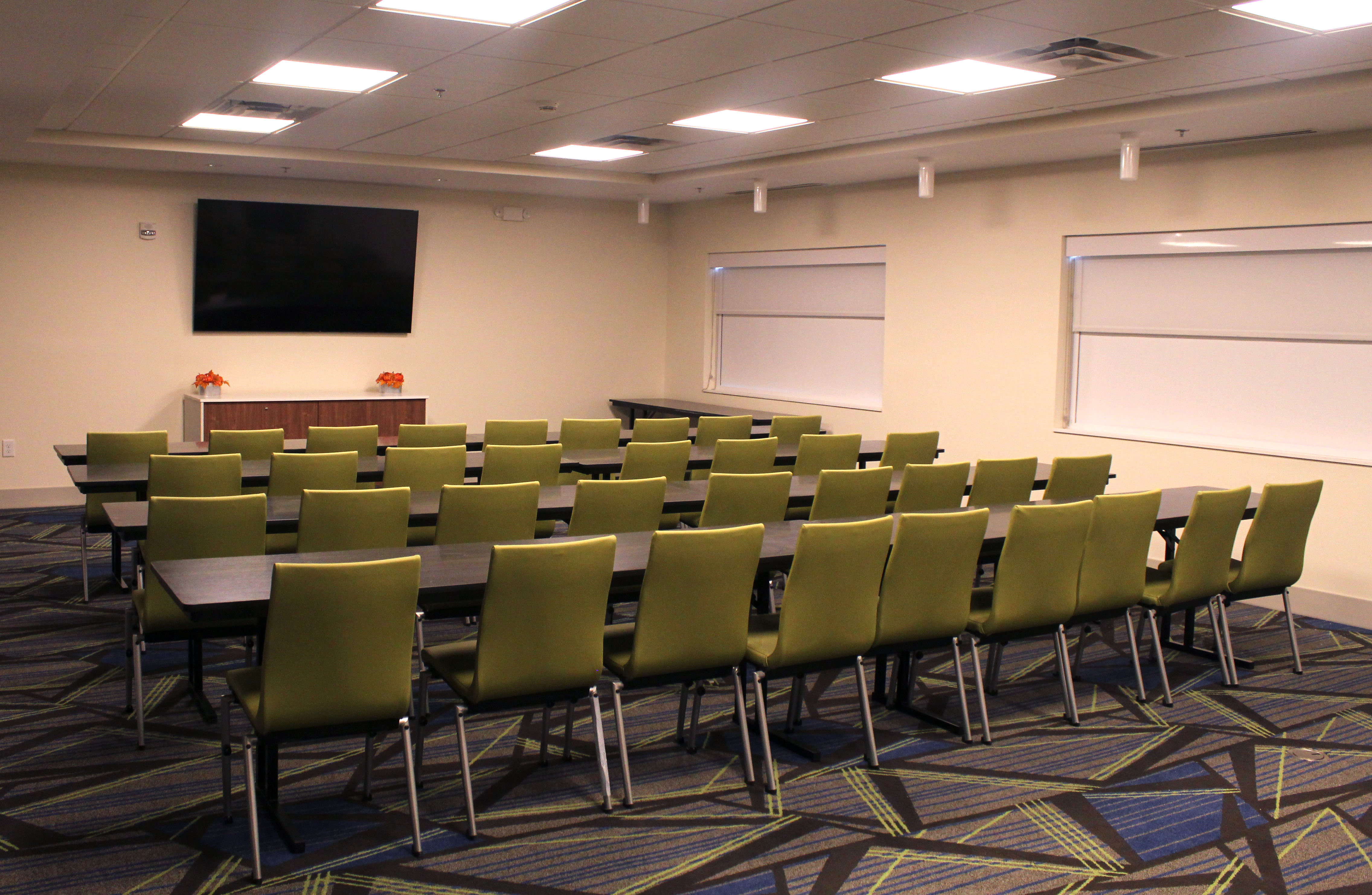 Holiday Inn Express Suites Latta 53/59