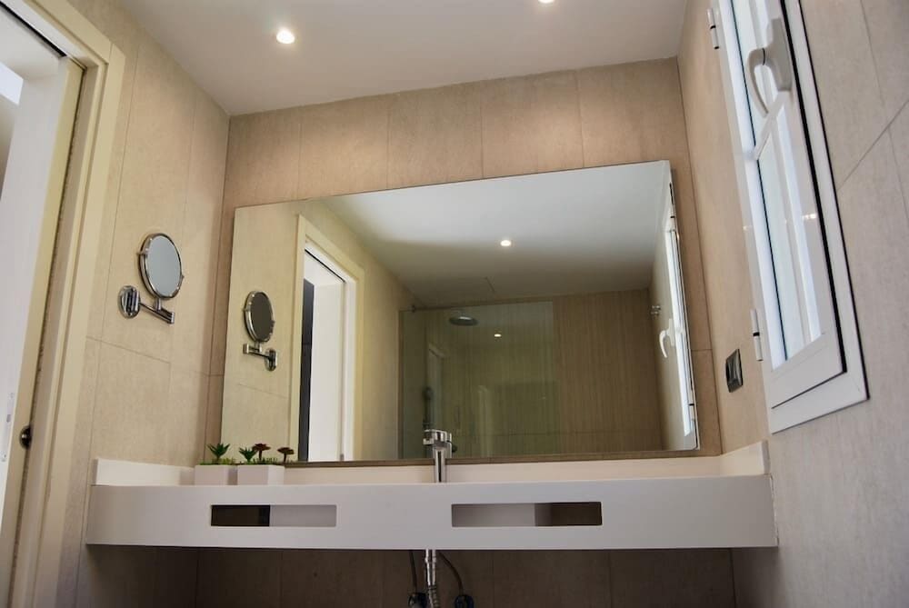 Broncemar Beach Suites Hotel 50/51