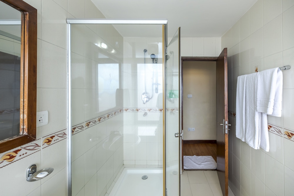 SUMMIT RESIDENCY AIRPORT HOTEL 47/48