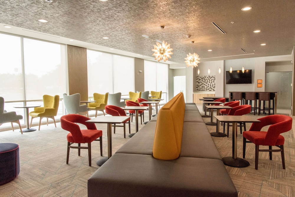 La Quinta Inn & Suite by Wyndham Lake City 26/29