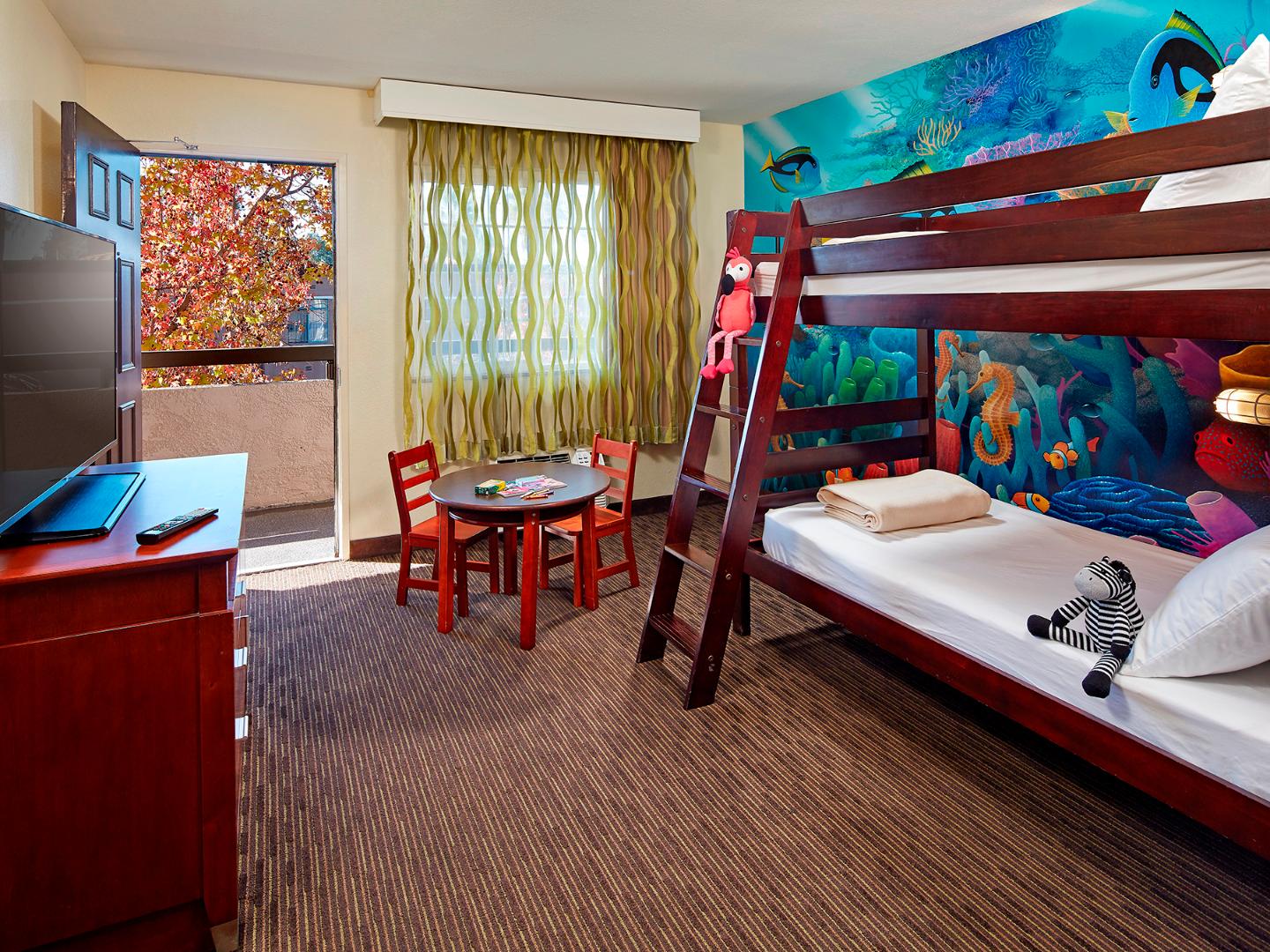 DELUXE, SUITE, KING BED, BUNK BED