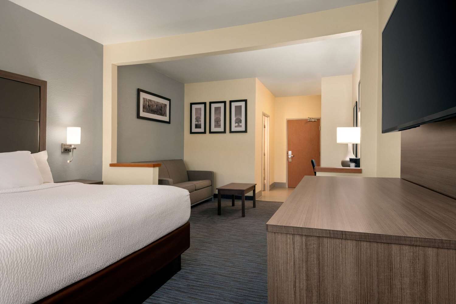 Best Western Plus Paper Valley Hotel 2/18