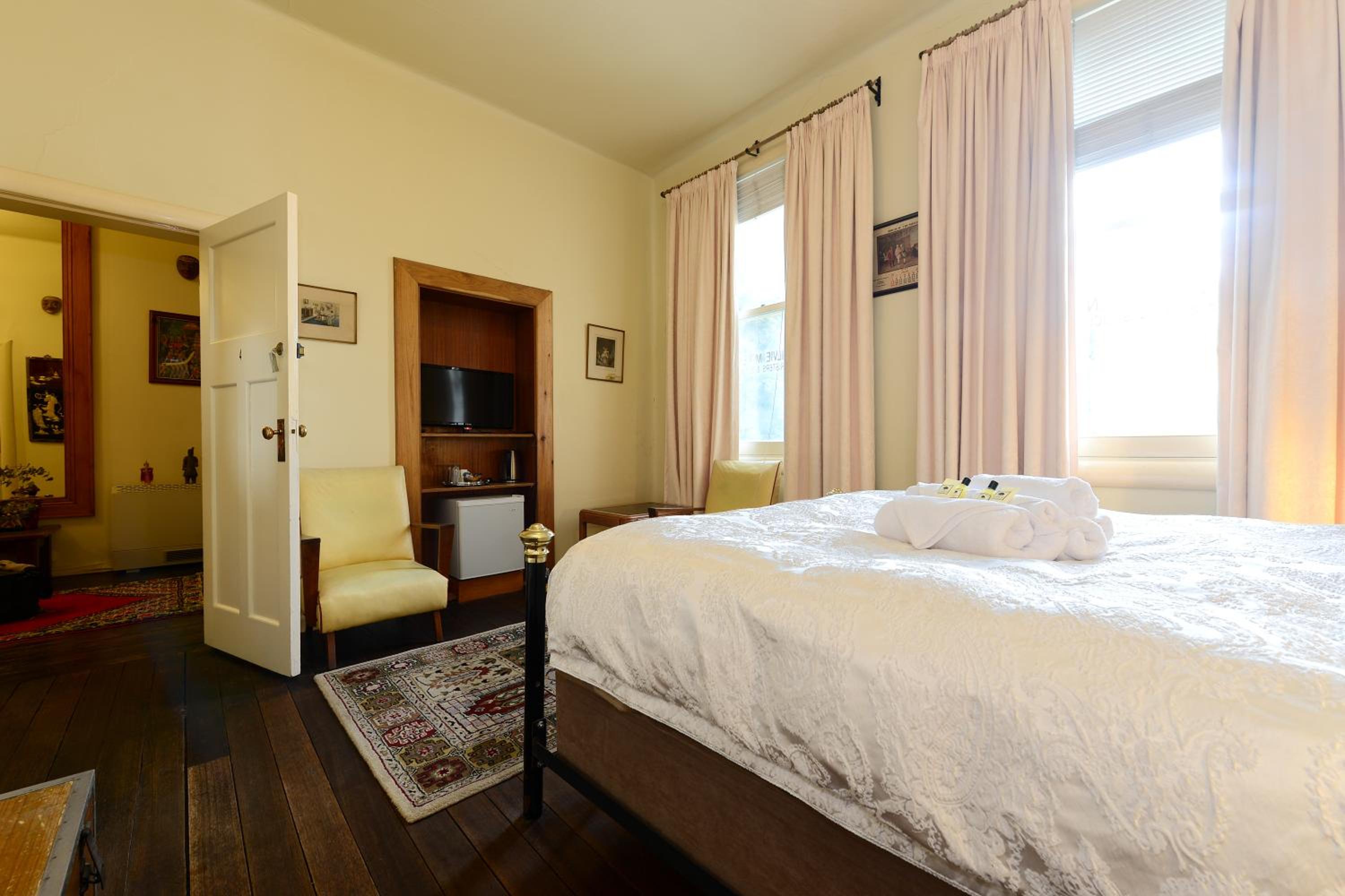 Suite, Queen Bed