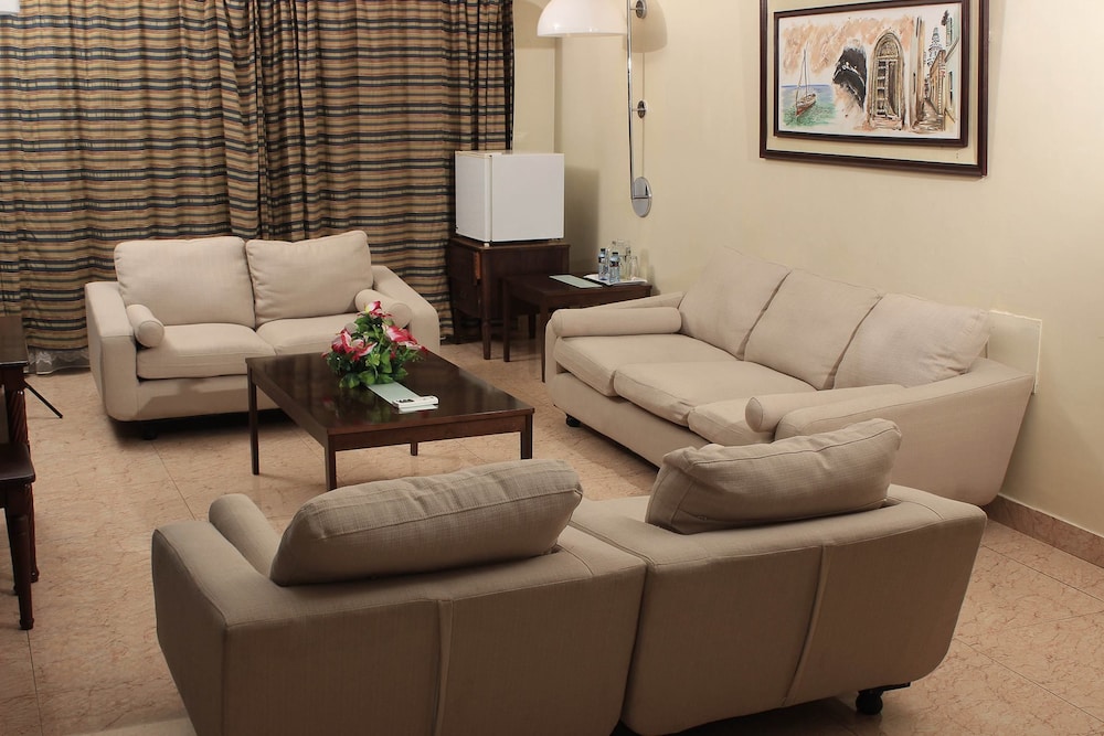 Sai Rock Beach Hotel & Spa 8/19