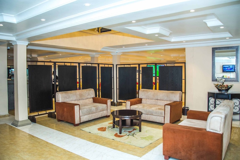 Royal Crest Hotel & Suites 30/50