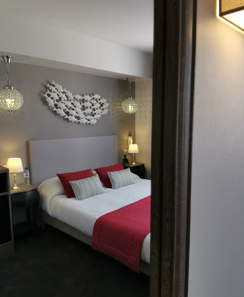 Brit Hotel Acacias 19/69