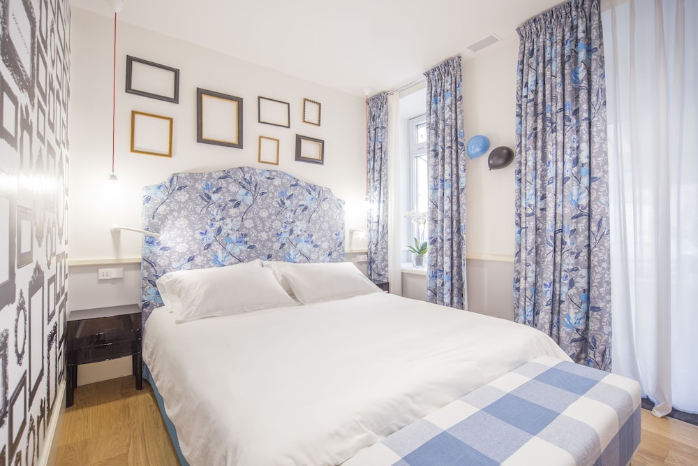 SUPERIOR, DOUBLE OR TWIN BED