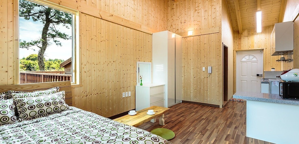 Seogwipo J And J Pension 14/25