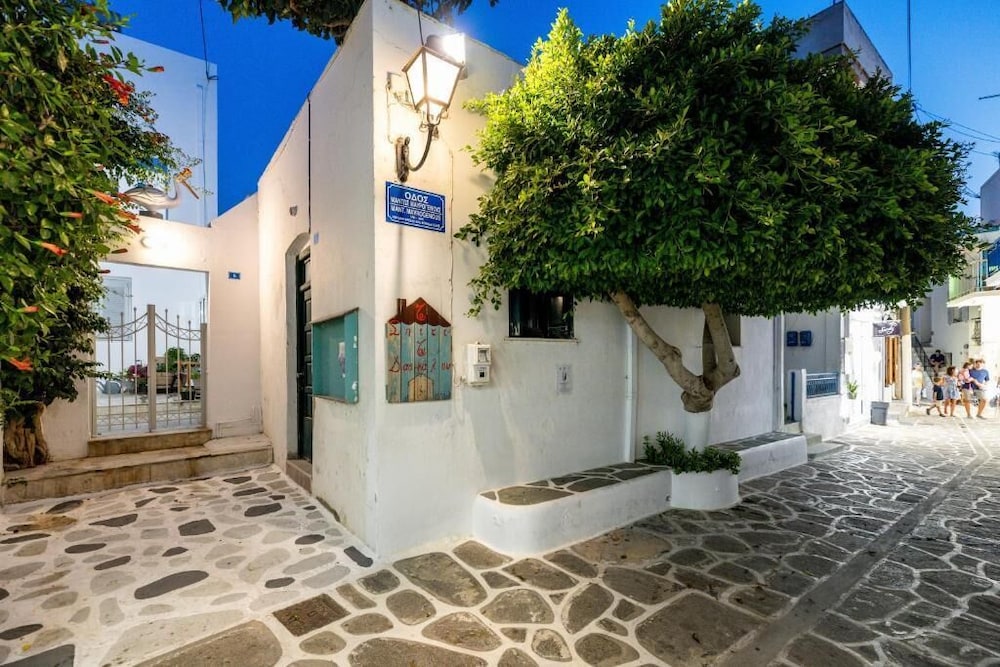 Pelican Paros 16/50