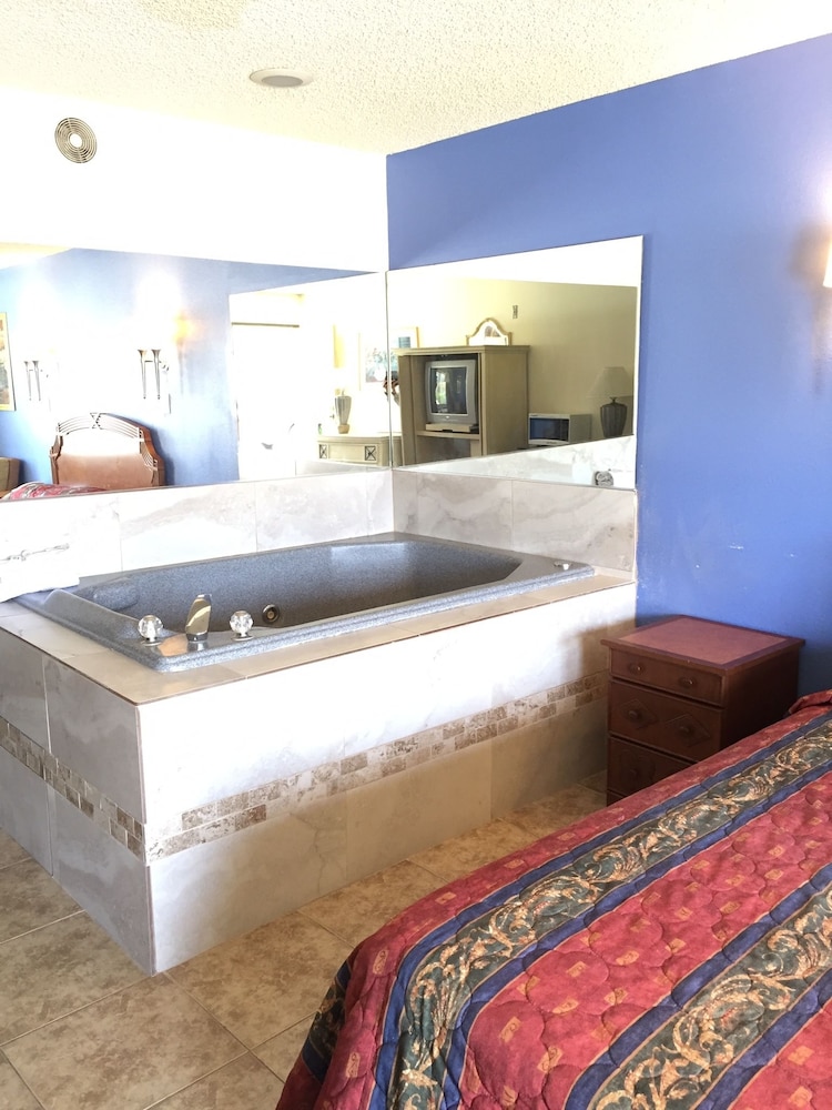 Fullerton Inn 37/53