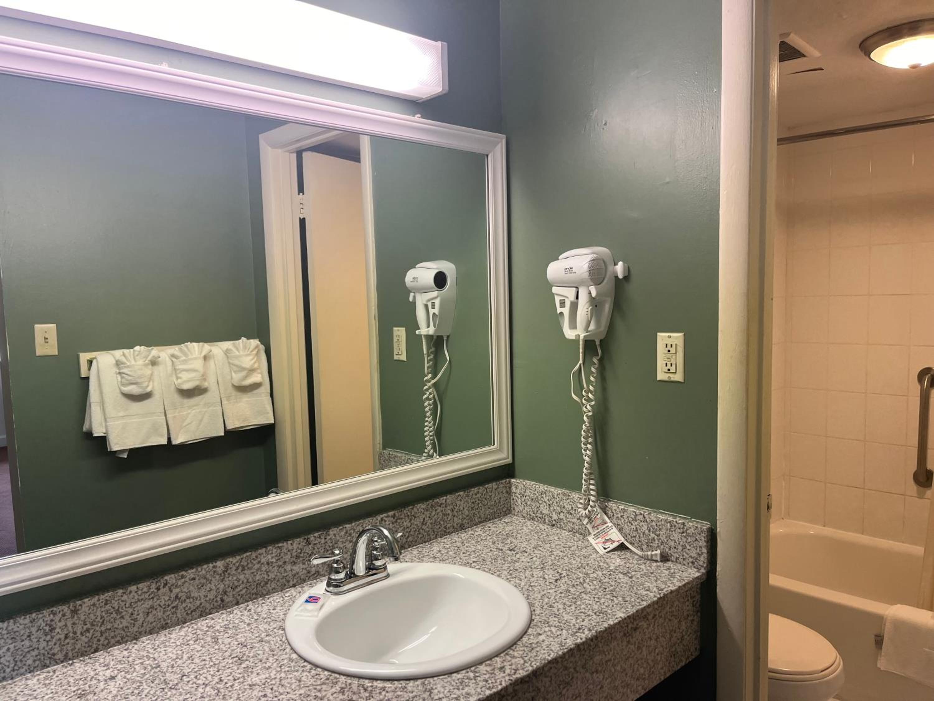 غرفة بسرير كينج للمدخنين، Motel6 Culpeper, VA 9/10