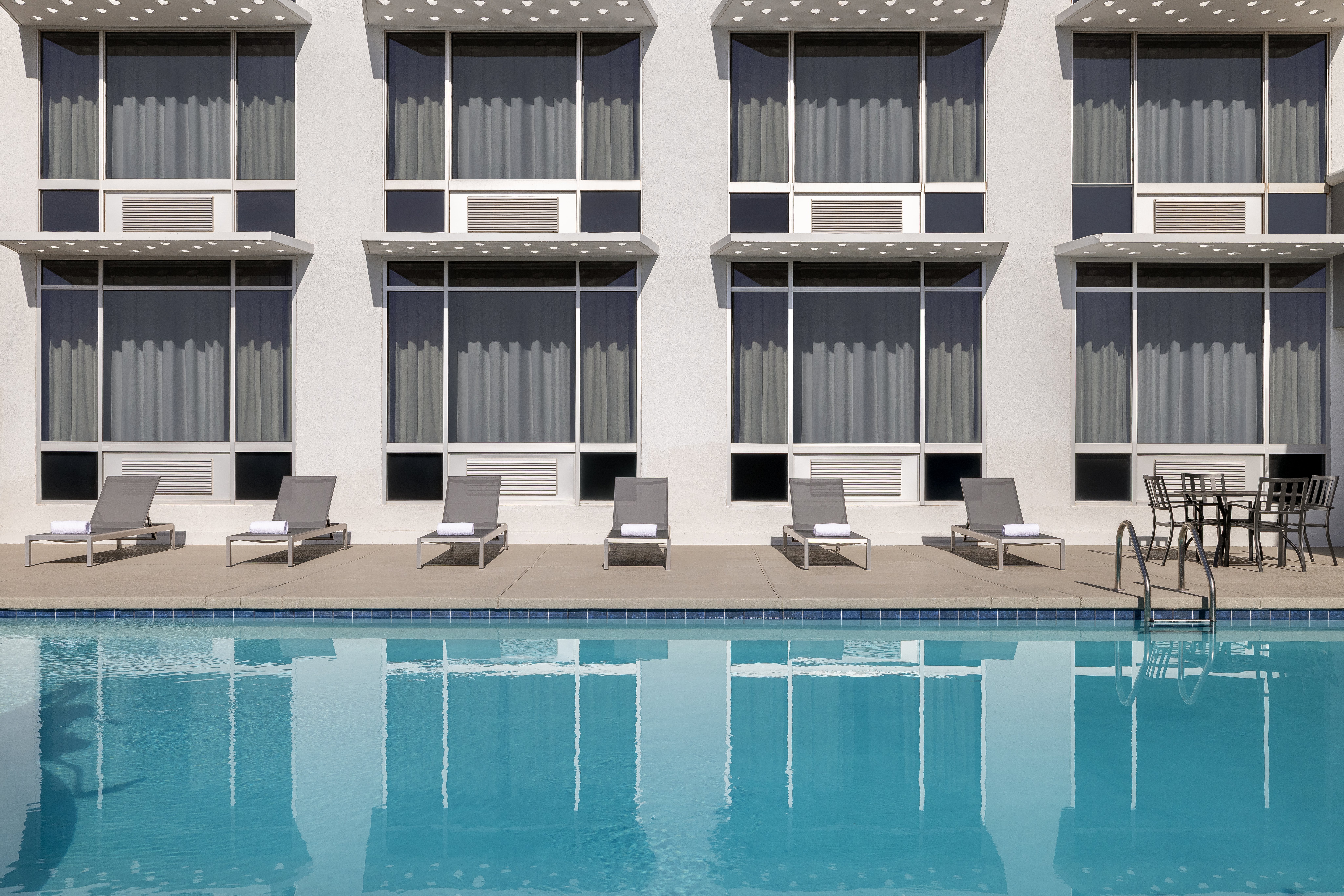 Holiday Inn Express & Suites Phoenix - Midtown 2/54