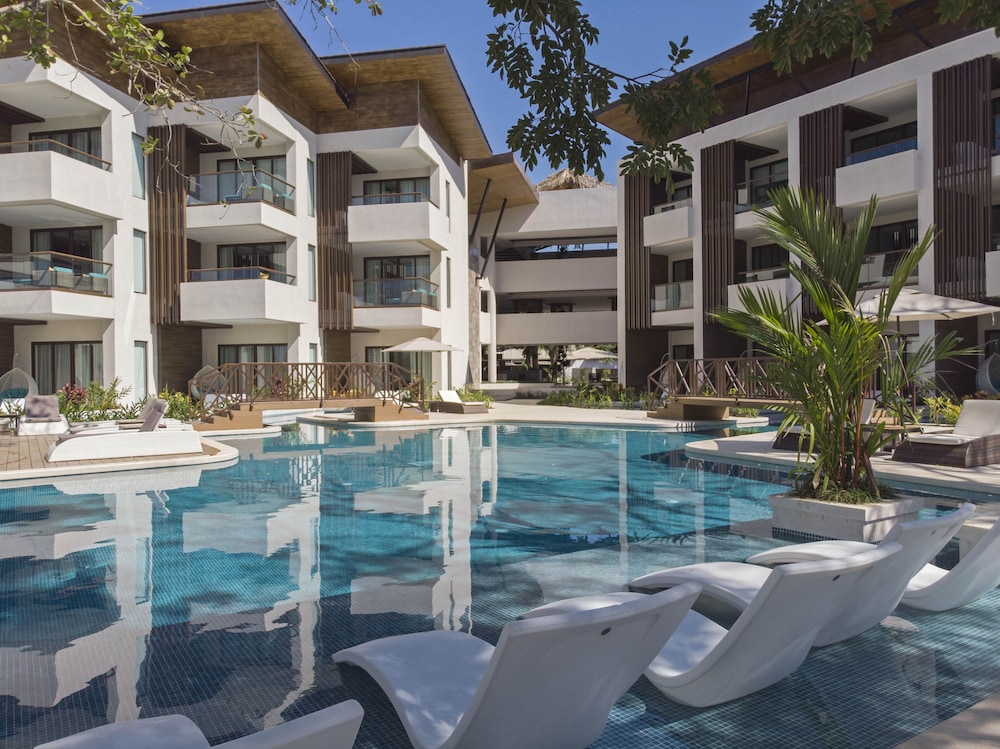 Azura Beach Resort - Adults Only 9/67